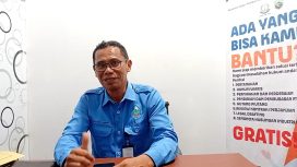 Humas PDAM Kotabaru memberikan keterangan terkait penanganan pasokan air bersih saat musim kemarau. (SANAK.ID/RYAN WARDANI)