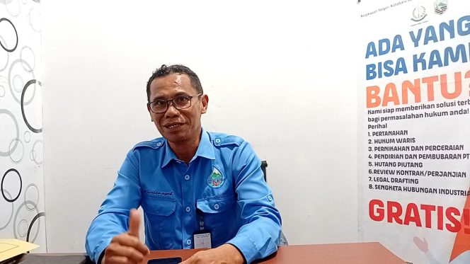 
					Humas PDAM Kotabaru memberikan keterangan terkait penanganan pasokan air bersih saat musim kemarau. (SANAK.ID/RYAN WARDANI) 