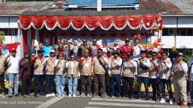 Foto bersama - Suasana pembukaan karnaval dan lomba rakyat peringatan HUT ke-81 RI di Kabupaten Kotabaru. (SANAK.ID/RYAN WARDANI)