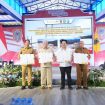 Gubernur Kalsel, Bupati Kotabaru, dan Dirjen Bina Marga dalam penandatanganan adendum proyek infrastruktur Kalimantan Selatan. (SANAK.ID/RYAN WARDANI)