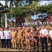 Gelar Apel di Halaman Kantor Bupati, Pemkab Tanah Laut Tekankan Efisiensi Anggaran dan Waspada Karhutla. (SANAK.ID/SYAIFUL)
