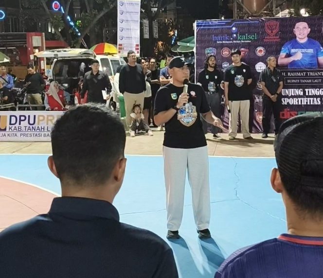 
					Bupati Tala H. Rahmat Trianto membuka Bupati Cup Basket Ball 2026. (SANAK.ID/SYAIFUL) 