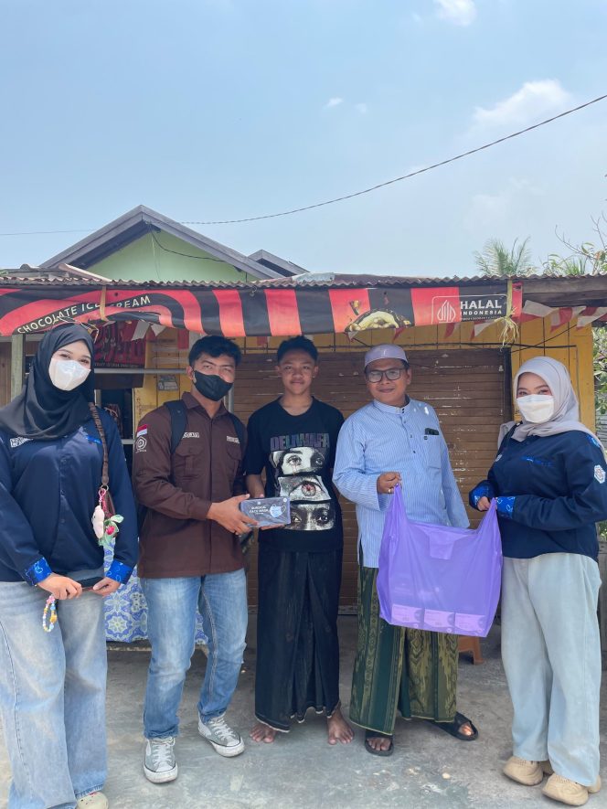 
					BEM Politala Salurkan Bantuan Masker Karhutla di Kalsel. (SANAK.ID/Dok.Ist)