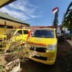 Dua unit mobil ambulans DPD Partai Golkar Kabupaten Tanah Laut parkir di halaman Sekretariat DPD Golkar Tala untuk layanan masyarakat. (SANAK.ID/Dok.Ist)
