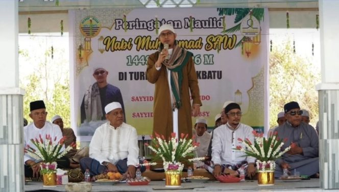
					Wakil Bupati Tanah Laut HM Zazuli saat menghadiri peringatan Maulid Nabi Muhammad SAW dan Haul Datu Lokbatu. (SANAK.ID) 