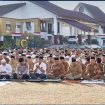 Bupati Tanah Laut H. Rahmat Trianto dan ASN Pemkab Tala melaksanakan Shalat Istisqa di halaman Kantor Bupati. (SANAK.ID/SYAIFUL)