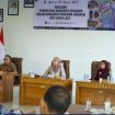 Ketua Dekranasda Tanah Laut Hj. Dian Rahmat Trianto memberikan arahan dalam acara Pernyataan Komitmen Bersama Program Inkubasi IKM Tala. (SANAK.ID/Ist)