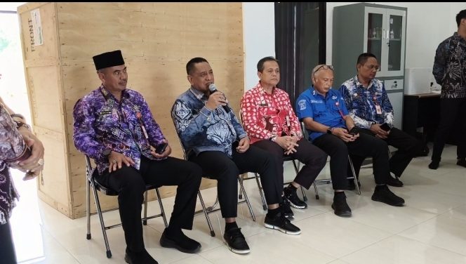 
					Wakil Bupati Tanah Laut, HM Zazuli, memimpin kegiatan Kunjungan Investasi Pemanfaatan Aset Daerah di kawasan Gunung Kayangan, Pelaihari, Kabupaten Tanah Laut, Kamis (3/9/2026). (SANAK.ID/SYAIFUL) 
