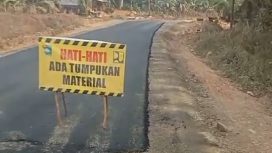 Tangkapan Layar- Bukti komitmen Bupati Tanah Laut realisasikan janji pembangunan di Desa Salaman. Pengaspalan jalan poros 1,6 km, perluasan internet, hingga penambahan bidan desa resmi hadir. (SANAK.ID/Dok.Ist)
